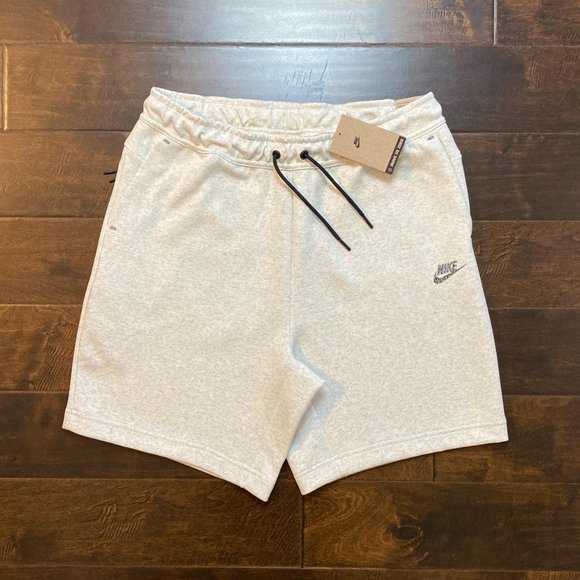Men’s Nike Tech Fleece Sweat Shorts Size Large - Picture 1 of 2
